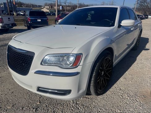 Used 2013 Chrysler 300 image 2