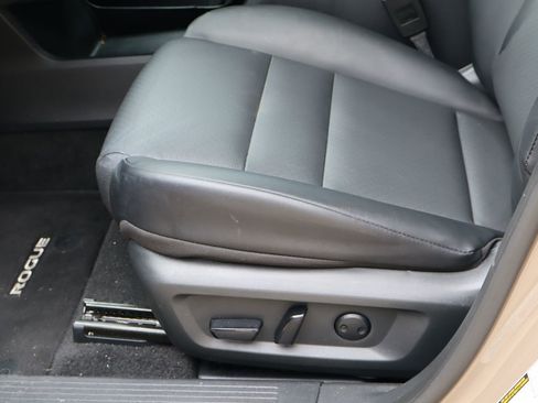 Used 2024 Nissan Rogue SV w/ SV Premium Package FWD image 15