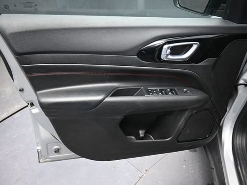 Used 2025 Jeep Compass Trailhawk AWD/4WD image 15