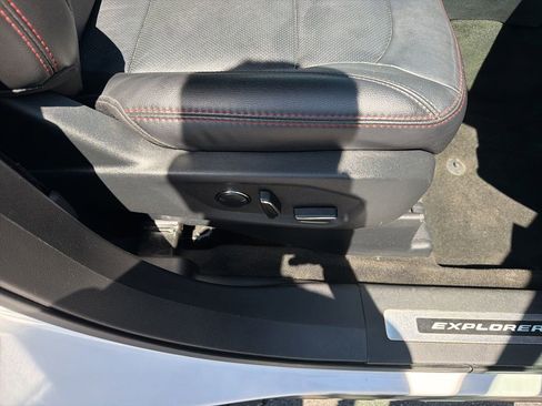 Used 2017 Ford Explorer Sport AWD/4WD image 32