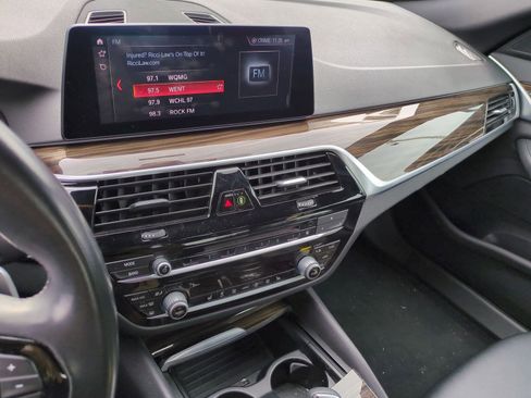 Used 2019 BMW 530e image 30