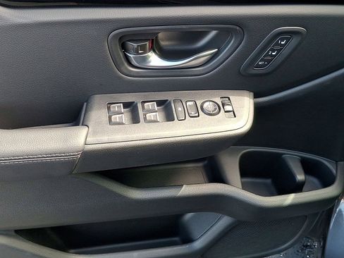 Used 2025 Honda Pilot Touring image 10