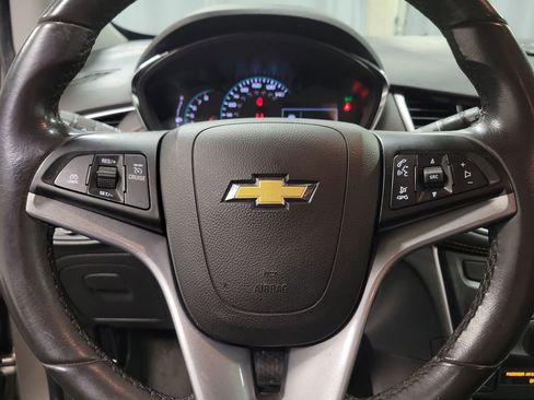 Used 2021 Chevrolet Trax LT w/ Sport Edition image 18
