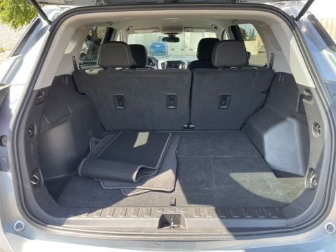 Used 2024 GMC Terrain SLE image 29