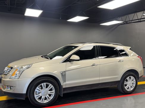 Used 2015 Cadillac SRX FWD image 2