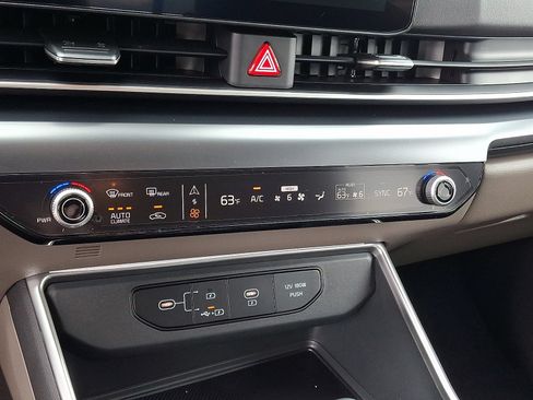 New 2027 Kia Carnival LX FWD image 14