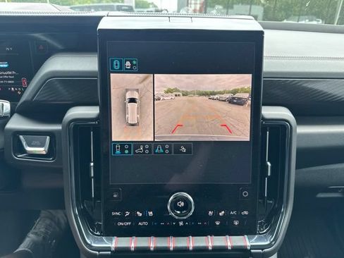 Used 2025 GMC Yukon AT4 w/ AT4 Premium Package AWD/4WD image 22
