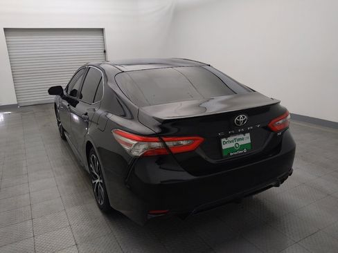 Used 2018 Toyota Camry SE image 6