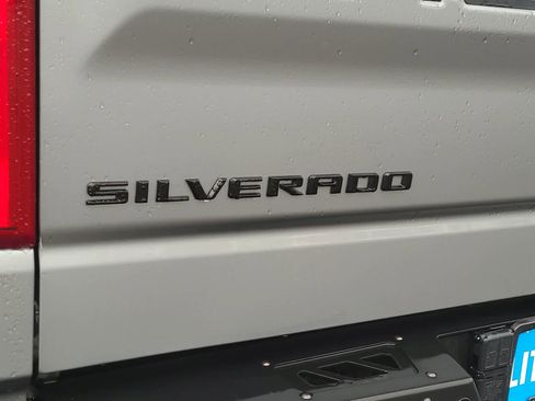 Used 2024 Chevrolet Silverado 1500 LT Trail Boss w/ Convenience Package II image 15