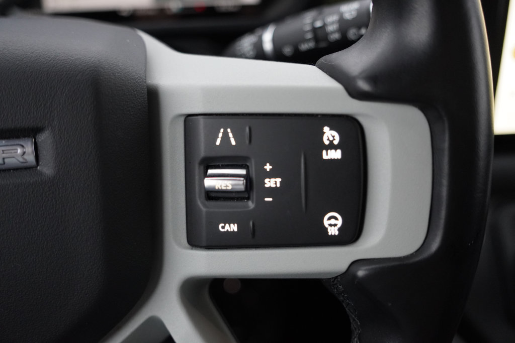 Used 2023 Land Rover Defender 130 SE AWD/4WD image 33