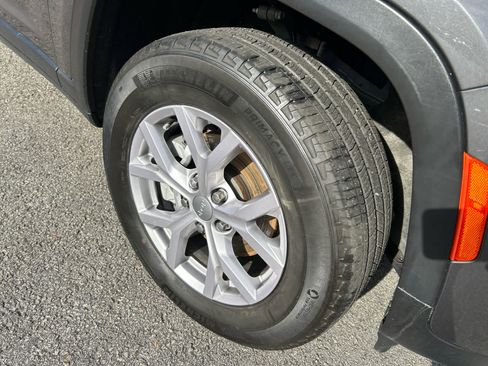 Used 2022 Jeep Grand Cherokee Limited image 14