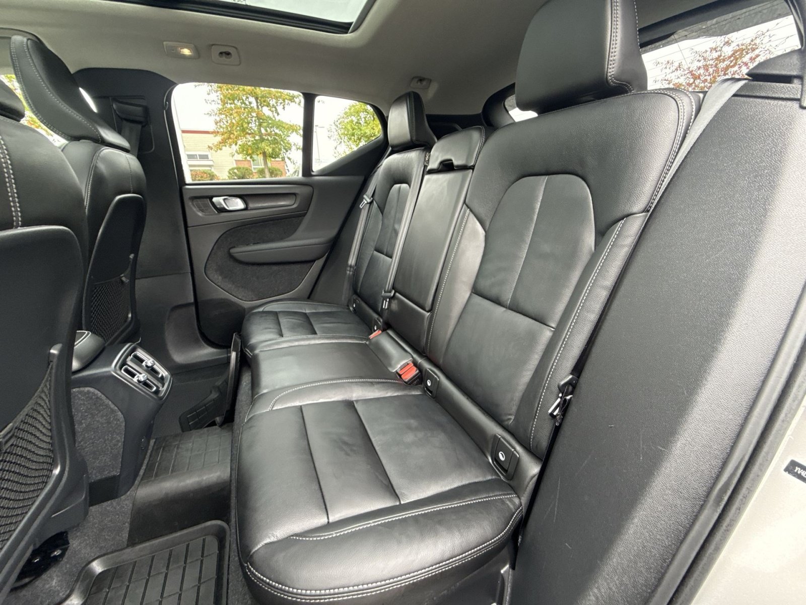 Used 2024 Volvo XC40 B5 Plus w/ Climate Package AWD/4WD image 25