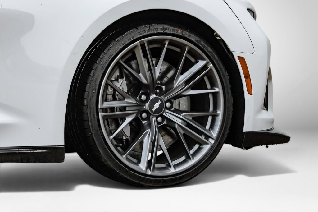 Used 2018 Chevrolet Camaro ZL1 RWD image 38