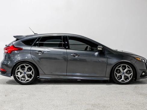 Used 2018 Ford Focus ST w/ Equipment Group 402A image 5