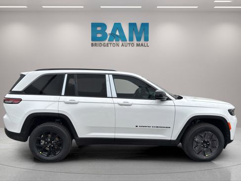 New 2026 Jeep Grand Cherokee Altitude image 8