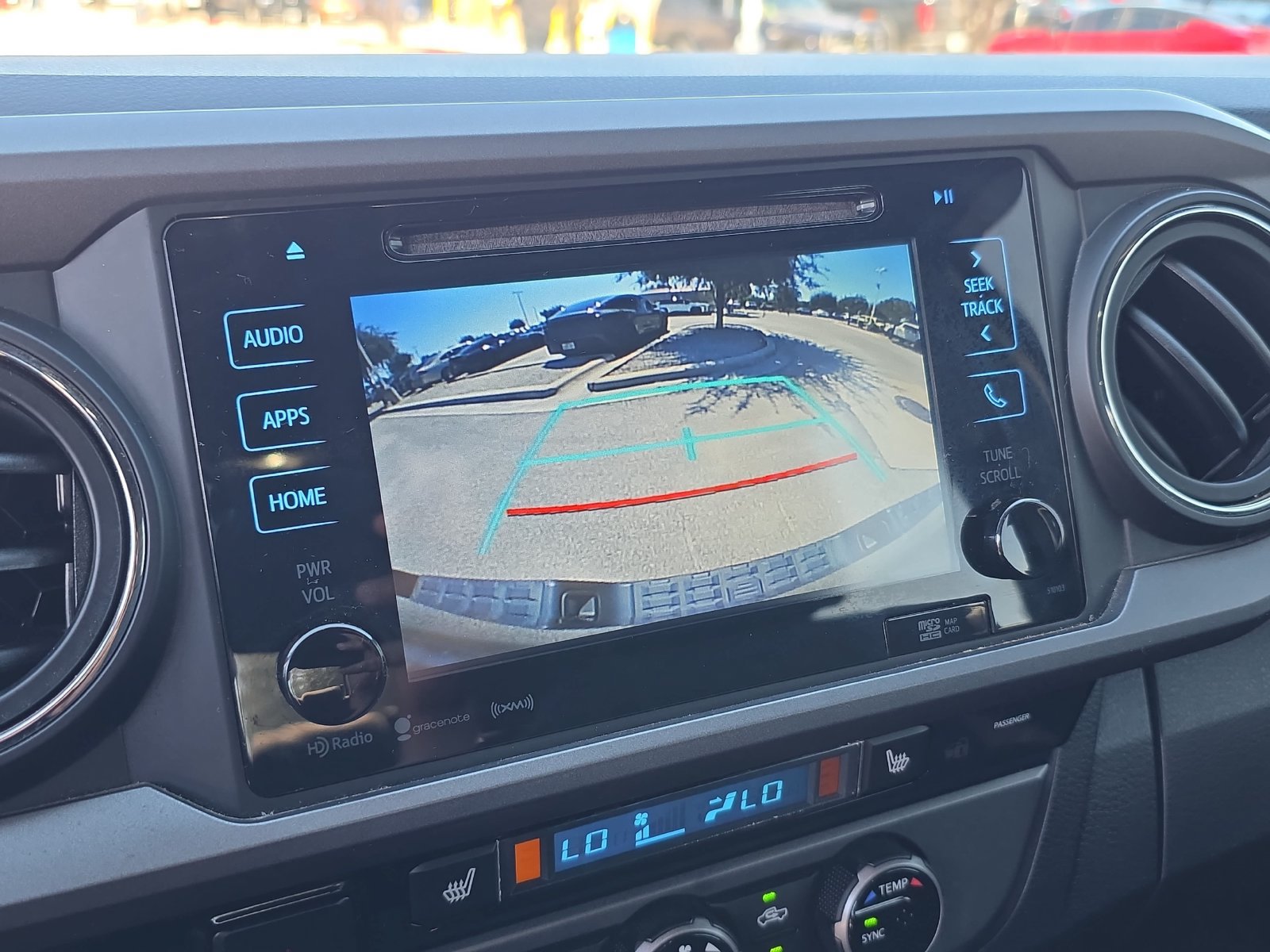 Used 2017 Toyota Tacoma TRD Off-Road w/ Premium & Technology Package AWD/4WD image 21