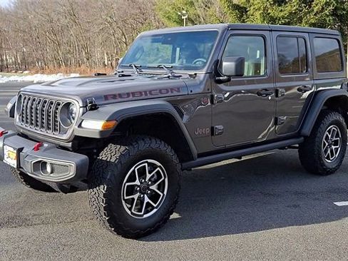 Used 2025 Jeep Wrangler Unlimited Rubicon w/ Technology Group image 4