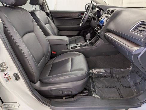 Used 2019 Subaru Outback 2.5i Limited w/ Popular Package #2 image 32