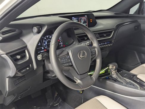 Used 2022 Lexus UX 200 image 11