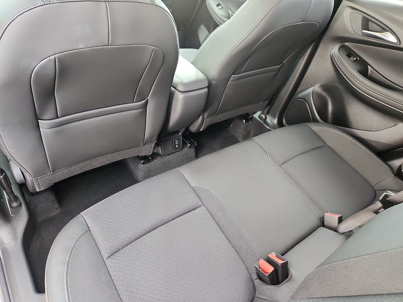 Certified 2024 Buick Encore GX Preferred FWD image 11