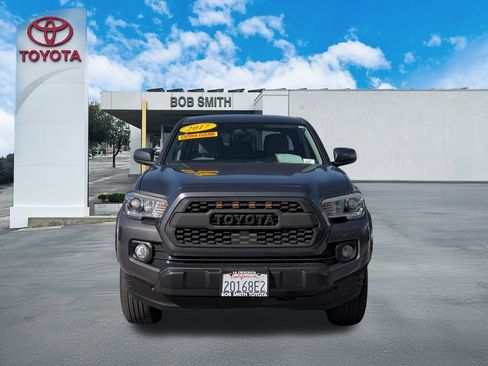 Used 2017 Toyota Tacoma SR5 image 2