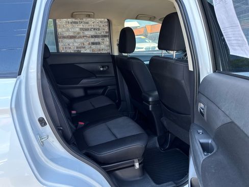 Used 2016 Mitsubishi Outlander ES FWD image 13