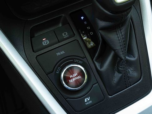 Used 2024 Toyota RAV4 XSE AWD/4WD image 28