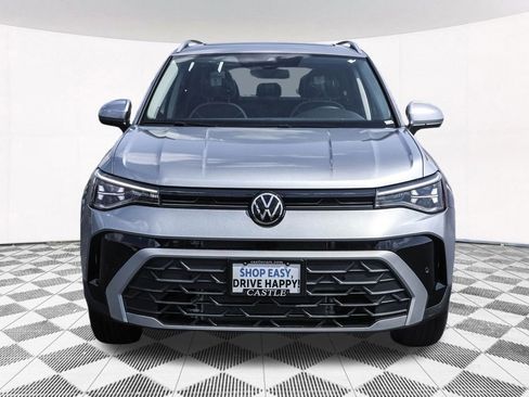 New 2025 Volkswagen Taos SE image 18