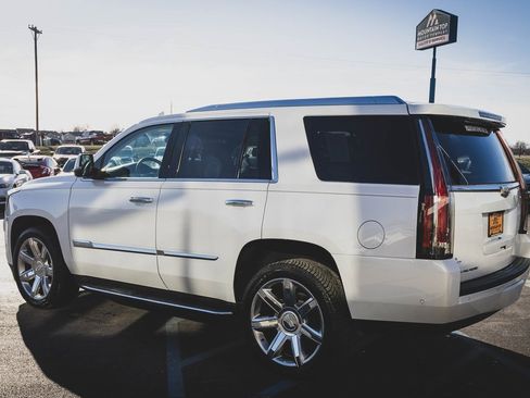 Used 2018 Cadillac Escalade Luxury image 30