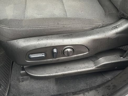 Used 2023 Chevrolet Traverse LT image 11