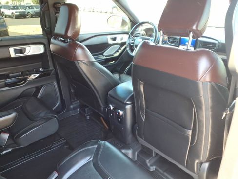 Certified 2022 Ford Explorer Platinum w/ Equipment Group 601A RWD image 13