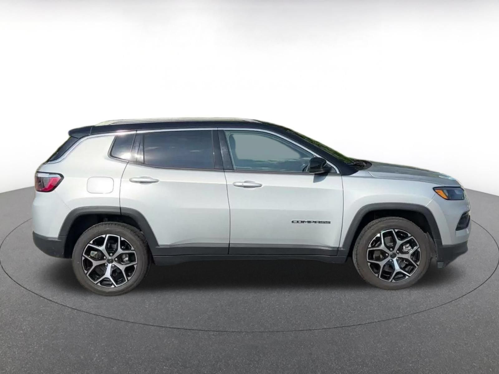 Used 2025 Jeep Compass Limited AWD/4WD image 15