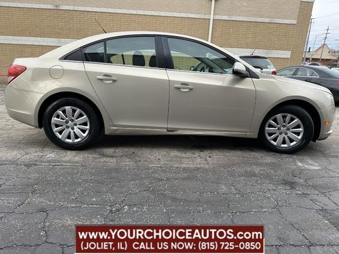 Used 2011 Chevrolet Cruze LT image 8