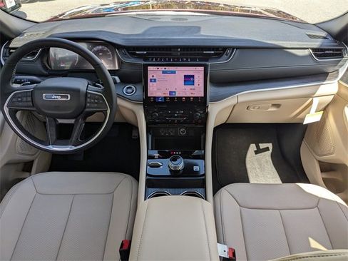 New 2025 Jeep Grand Cherokee Limited w/ Luxury Tech Group II image 15