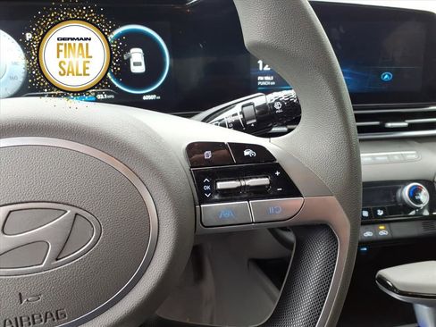 Used 2024 Hyundai Elantra SEL image 14