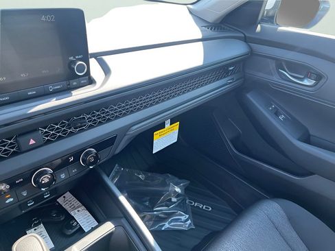 Used 2025 Honda Accord LX image 20