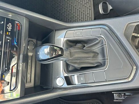 Used 2022 Volkswagen Tiguan SE image 56