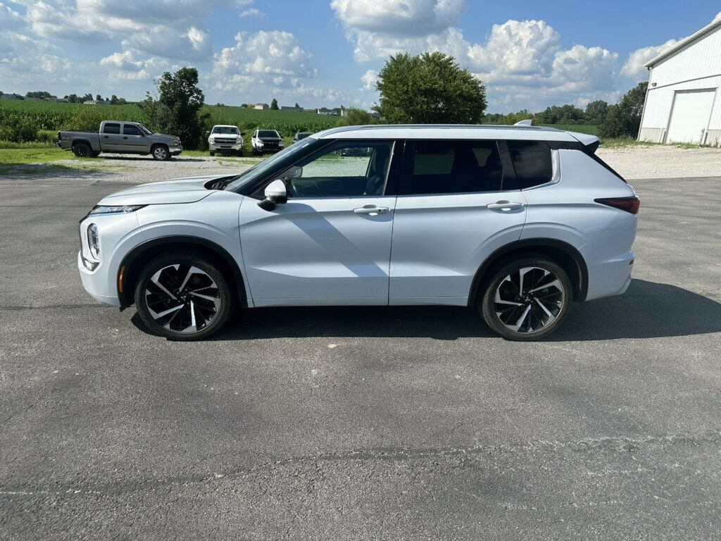 Used 2022 Mitsubishi Outlander SEL AWD/4WD image 2