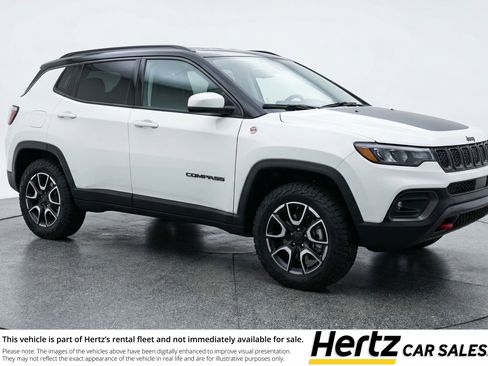 Used 2025 Jeep Compass Trailhawk AWD/4WD image 1