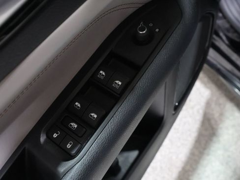 Used 2022 Jeep Compass Limited w/ Elite Group AWD/4WD image 13