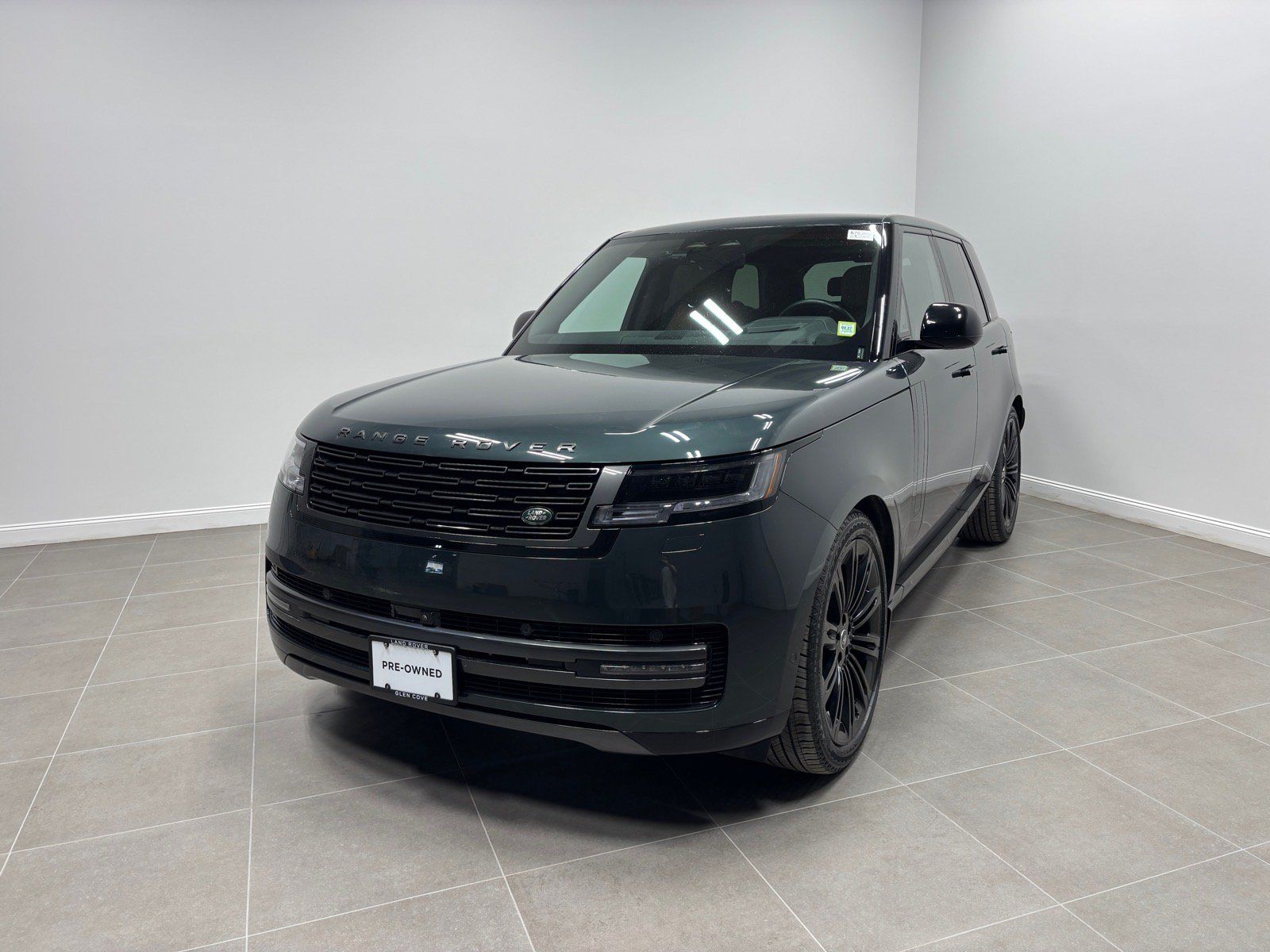 Used 2024 Land Rover Range Rover SE AWD/4WD image 2
