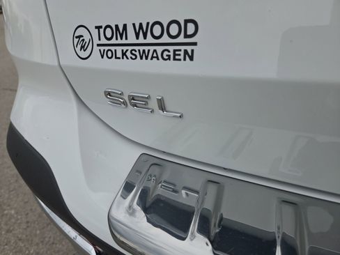 Certified 2025 Volkswagen Taos SEL AWD/4WD image 13