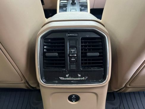 Certified 2023 Porsche Macan AWD/4WD image 17