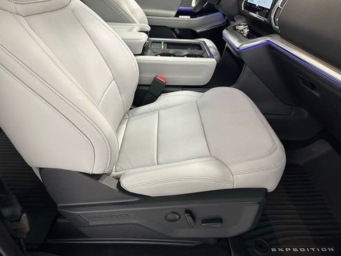 Used 2025 Ford Expedition Platinum image 61
