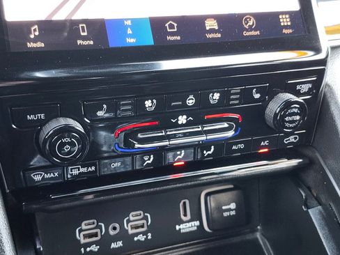 Used 2023 Jeep Grand Cherokee Trailhawk w/ Luxury Tech Group III image 23