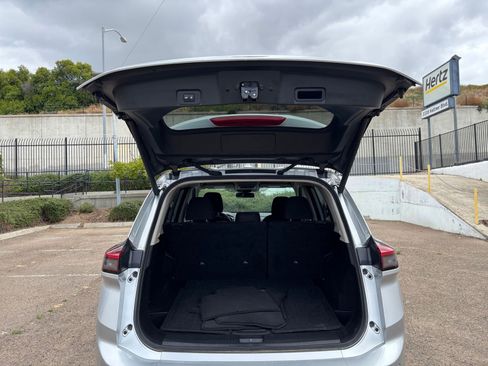 Used 2025 Nissan Rogue SV FWD image 33