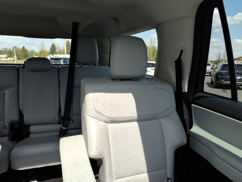 Certified 2025 Ford Expedition Max Platinum w/ Driver's Package AWD/4WD image 15