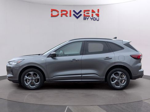 Used 2024 Ford Escape ST-Line AWD/4WD image 2