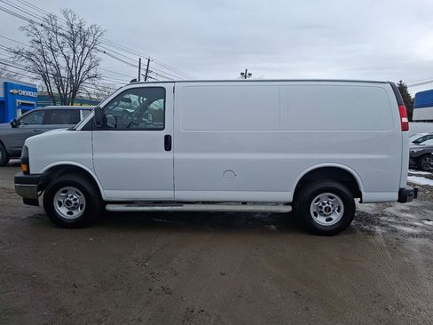 Used 2024 GMC Savana 2500 w/ Driver Convenience Package image 5