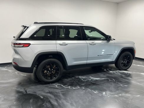 Used 2024 Jeep Grand Cherokee Altitude image 21